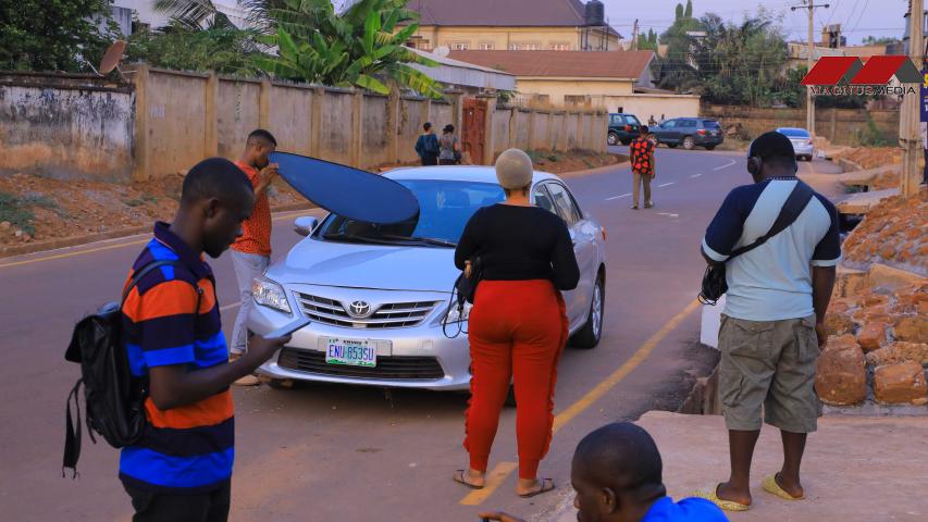 Behind the scene- Somebody makes the motion picture happen