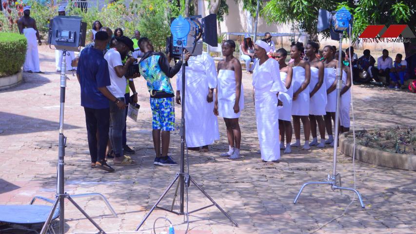 Behind the scene- People makes the motion picture happen